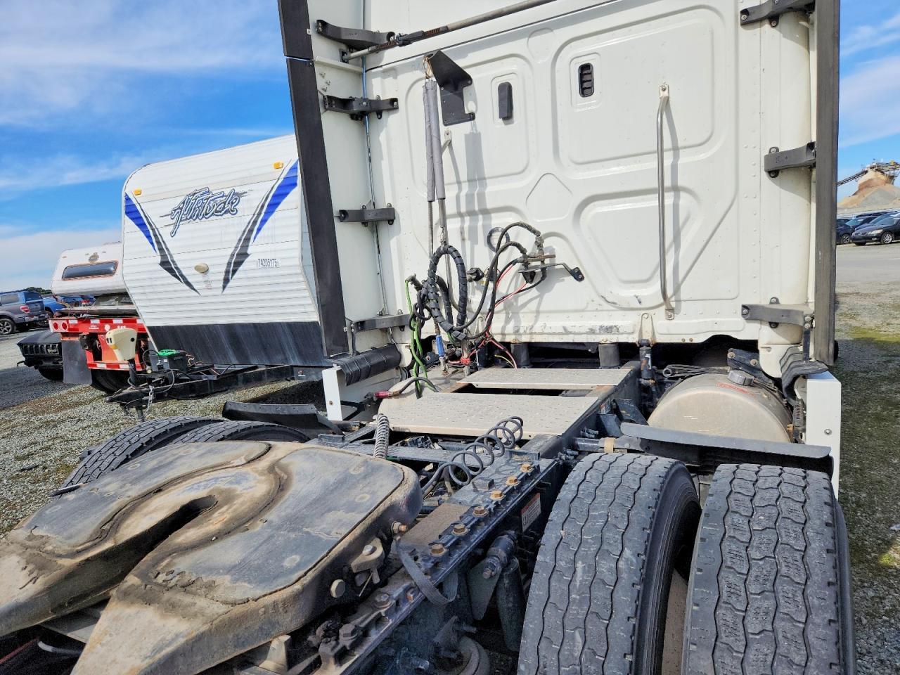 2020 Freigliner 2020 Freightliner Cascadia 126 Semi Truck