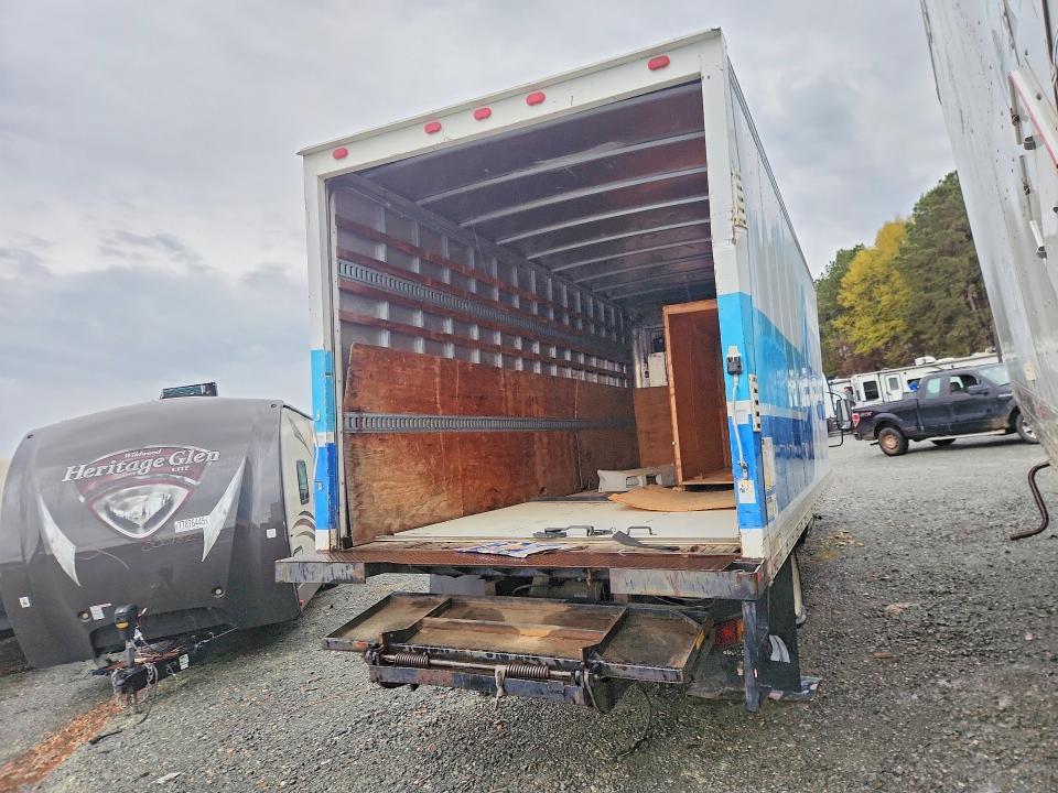 2017 Isuzu NRR BOX Truck