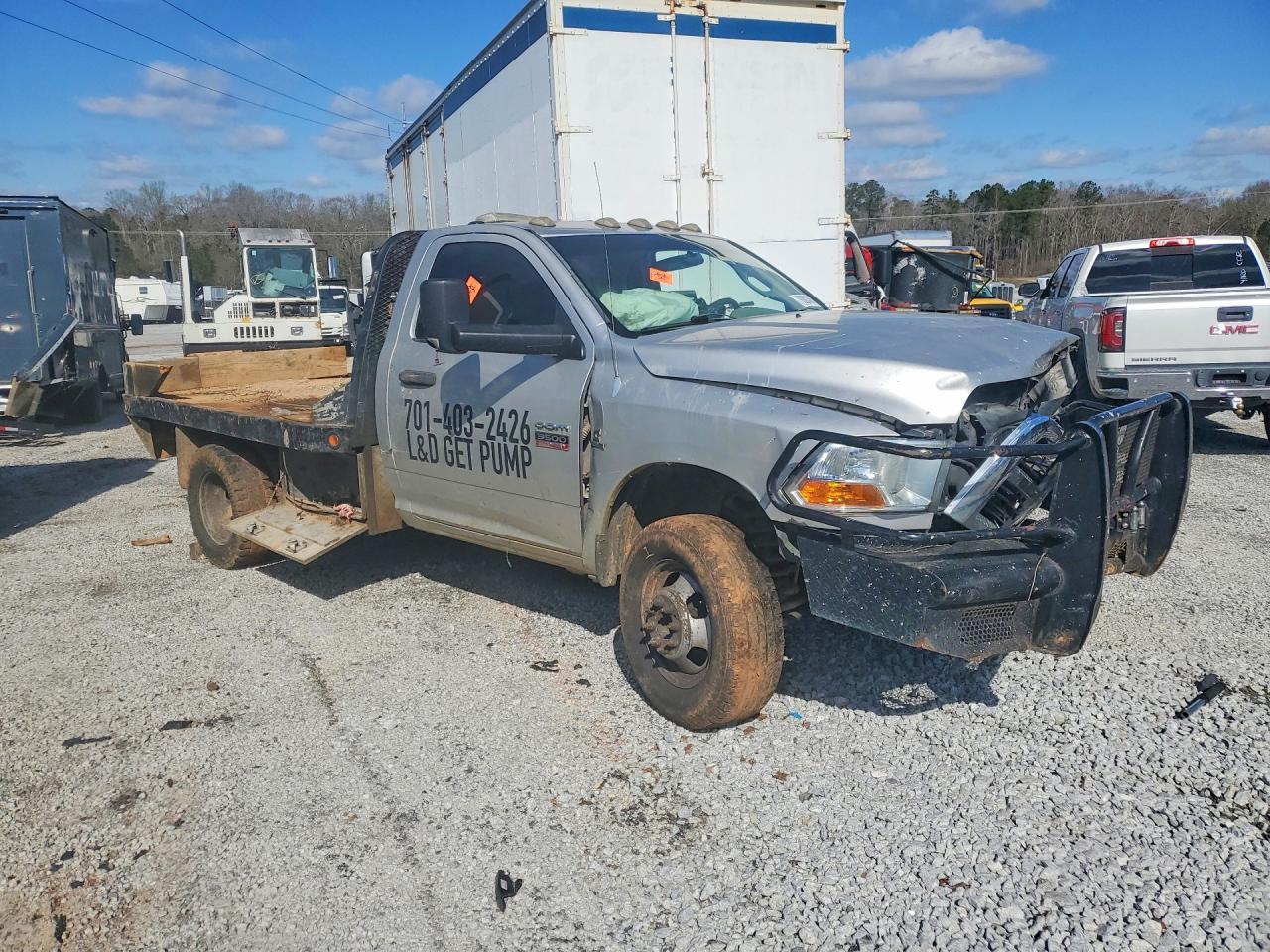 2011 Dodge RAM Chassis Cab Flatbed Truck
