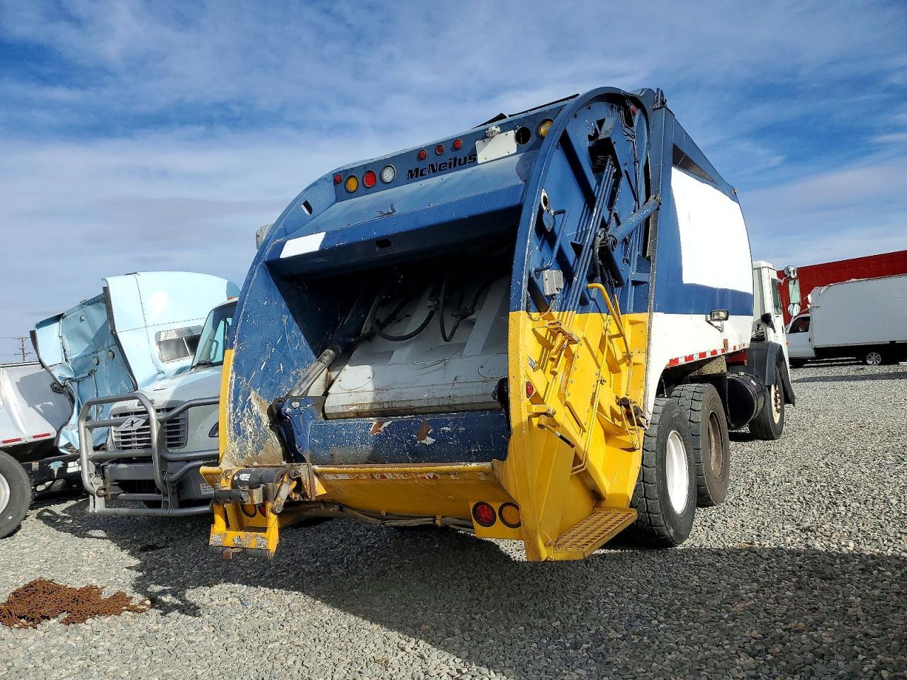 2010 Mack LEU613 Refuse Truck