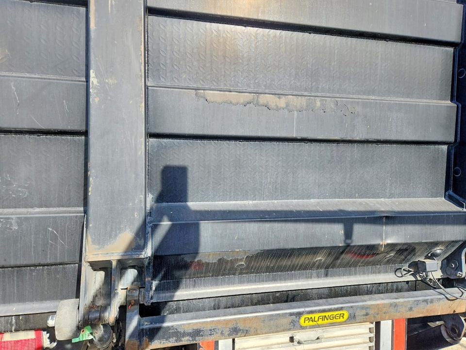 2015 Ford F650 Super Duty BOX Truck