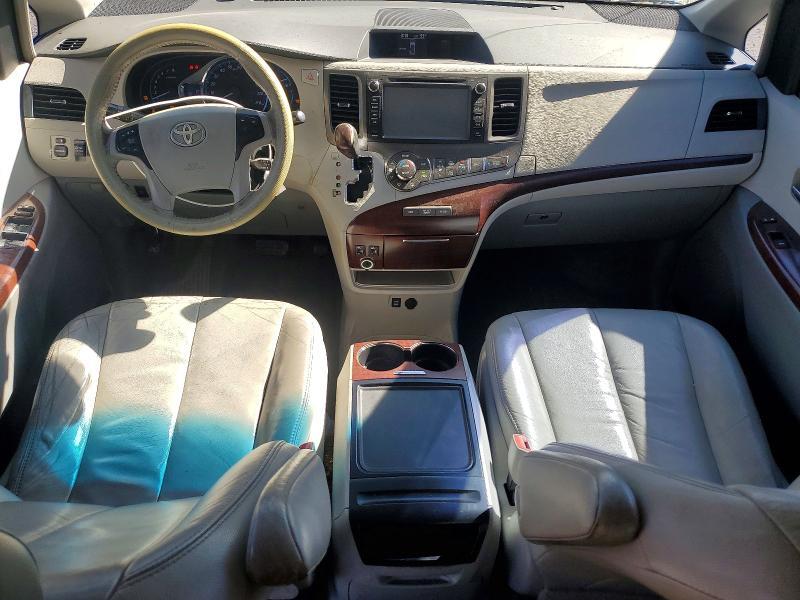 2012 Toyota Sienna xle 8-passenger