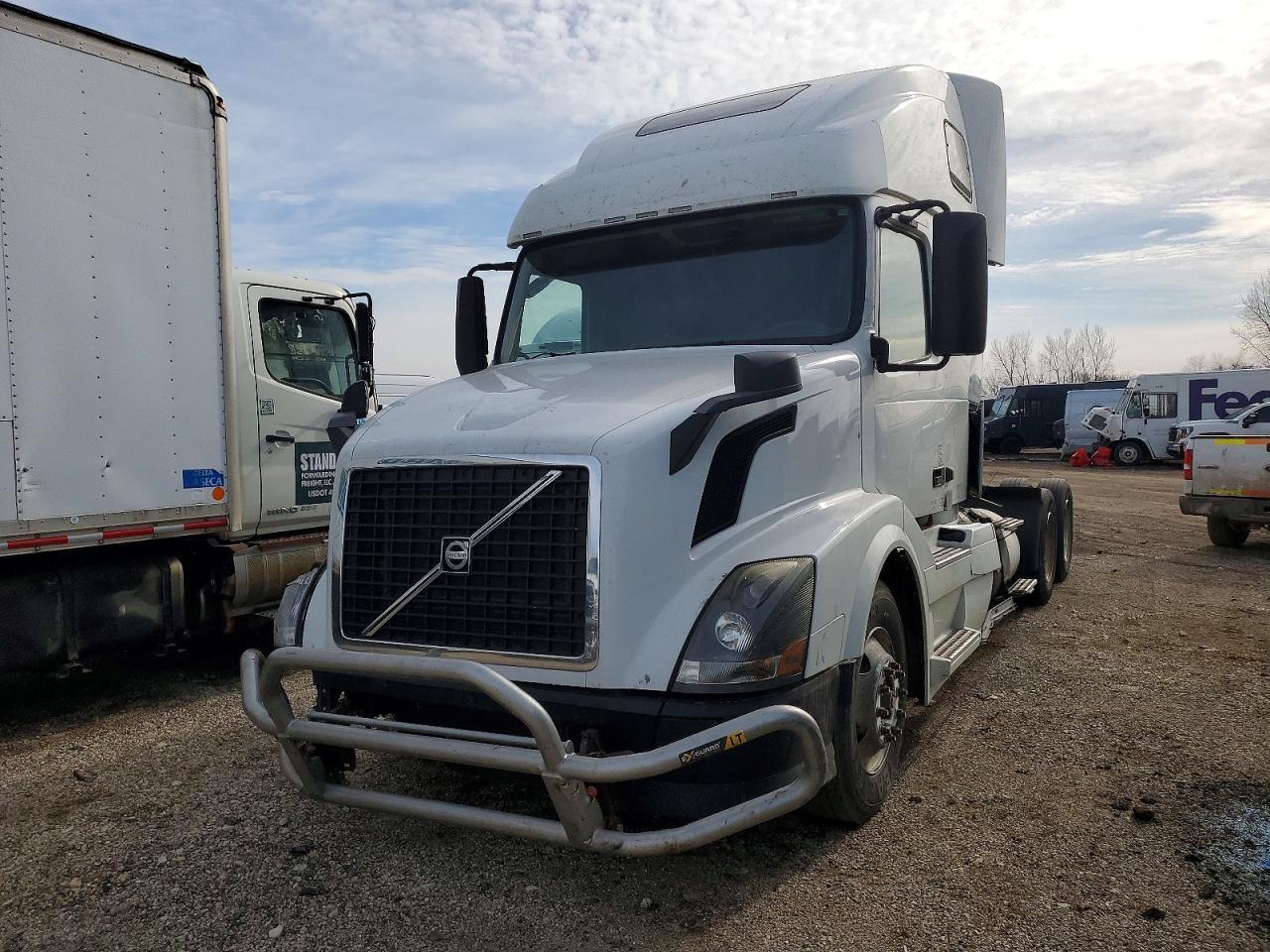 2014 Volvo VNL Semi Truck