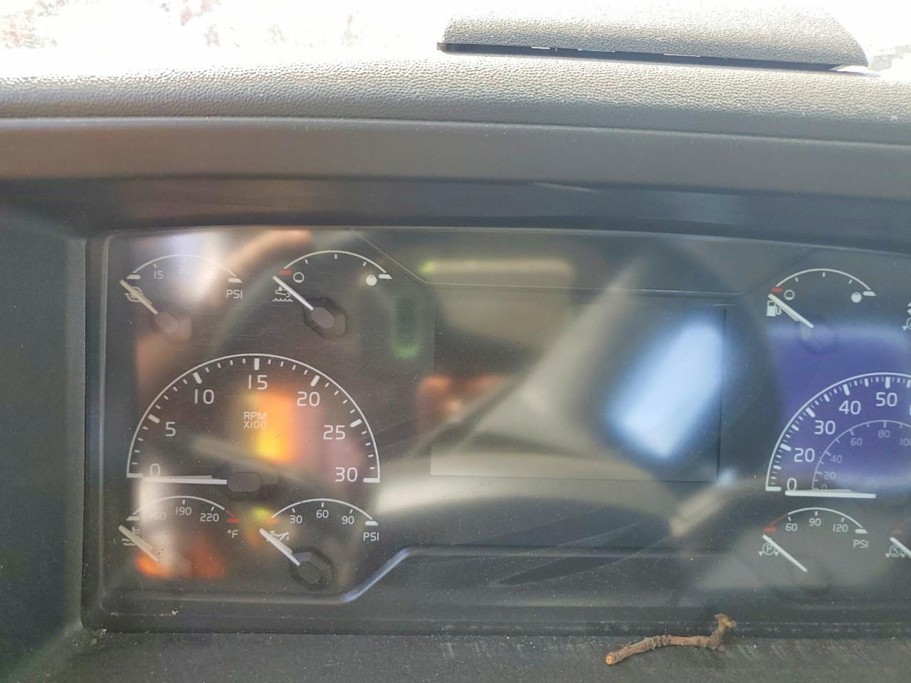 2022 Volv O VNR Semi Truck