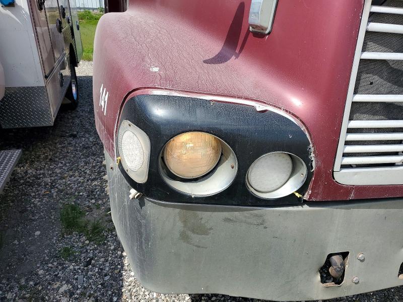 2001 Freightliner Conventional ST120
