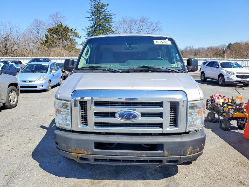 2013 Ford Econoline E350 Super Duty Wagon