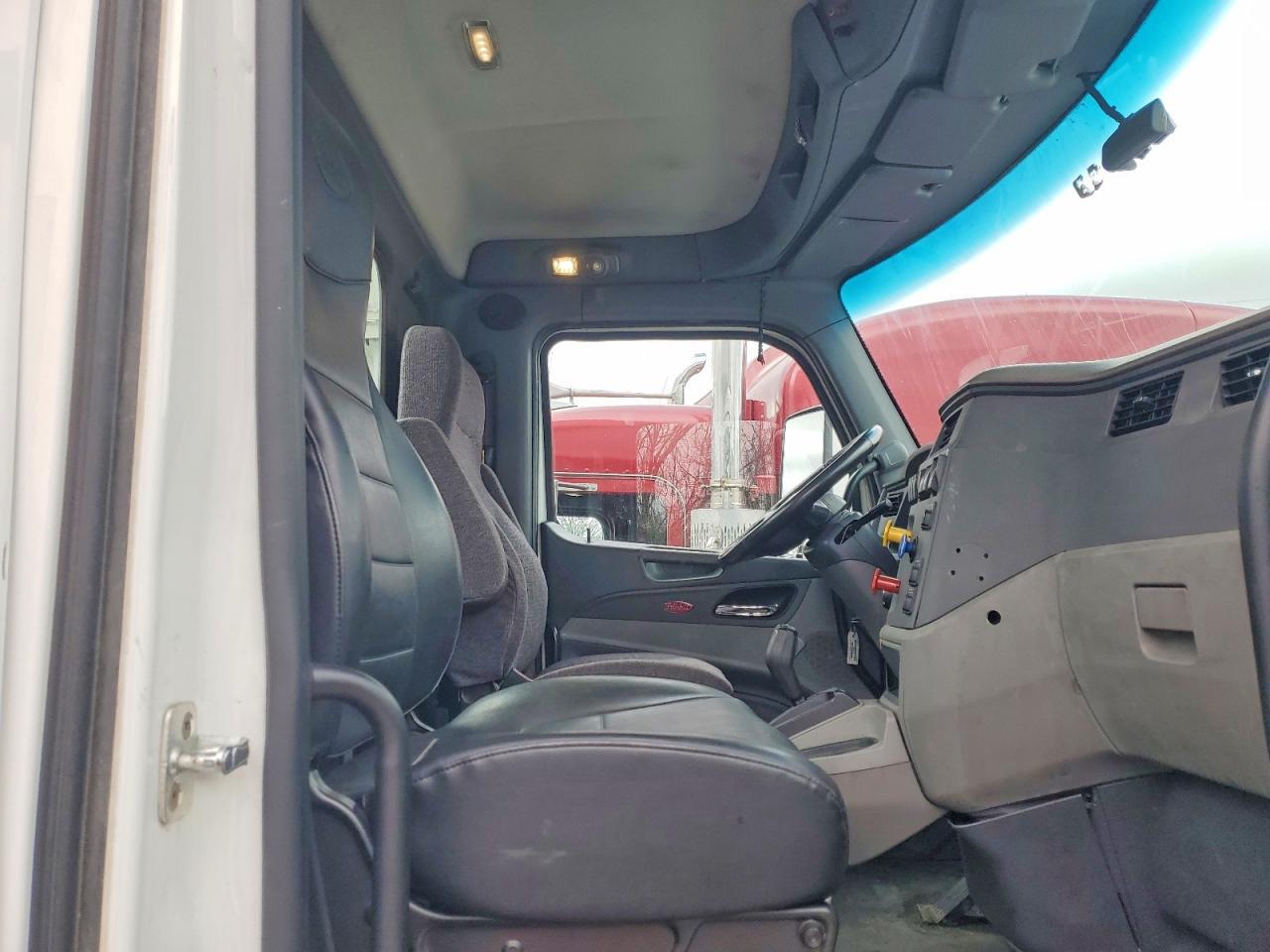 2016 Peterbilt 579 Semi Truck