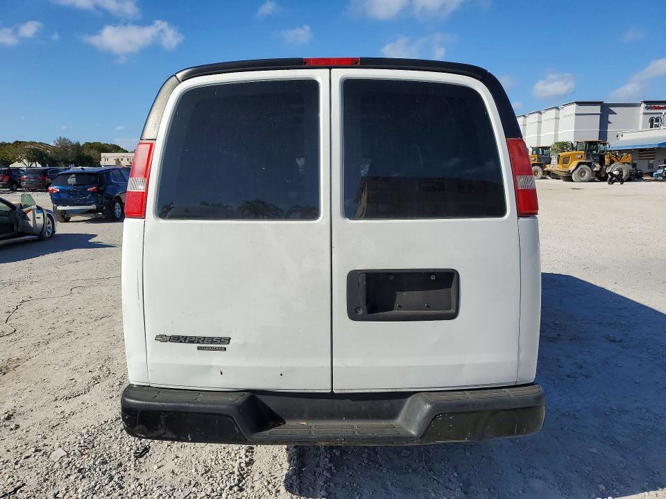 2016 Chev Express G2500