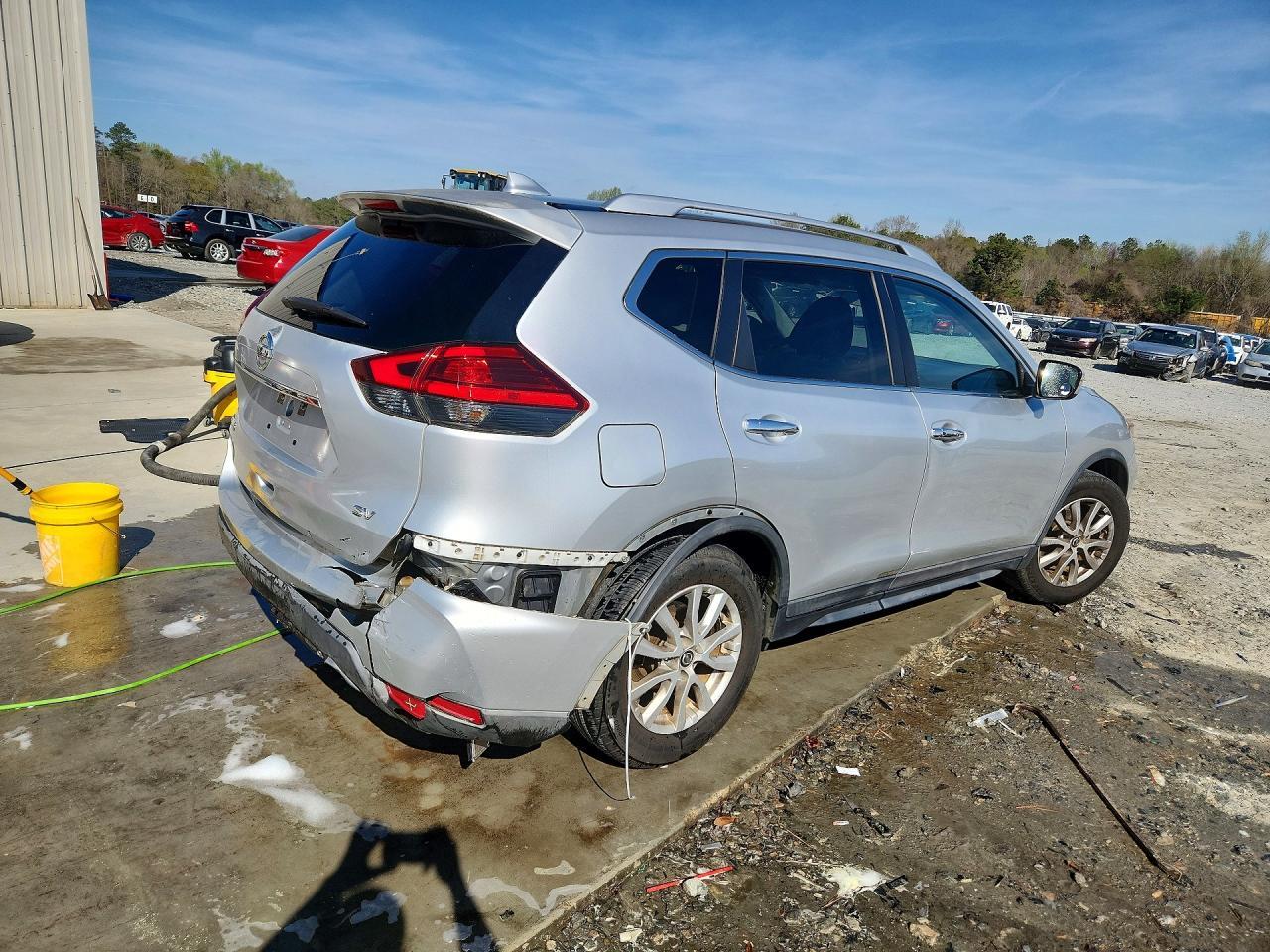 2017 Nissan Rogue sv