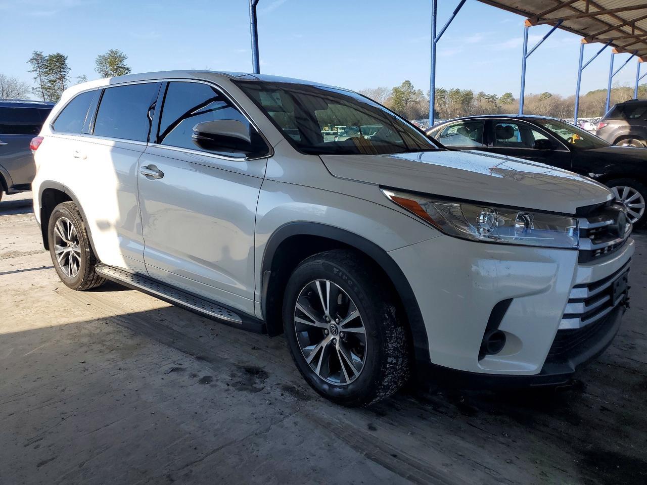 2017 Toyota Highlander le