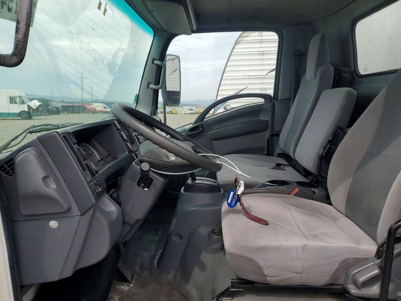 2016 Isuzu NPR HD BOX Truck