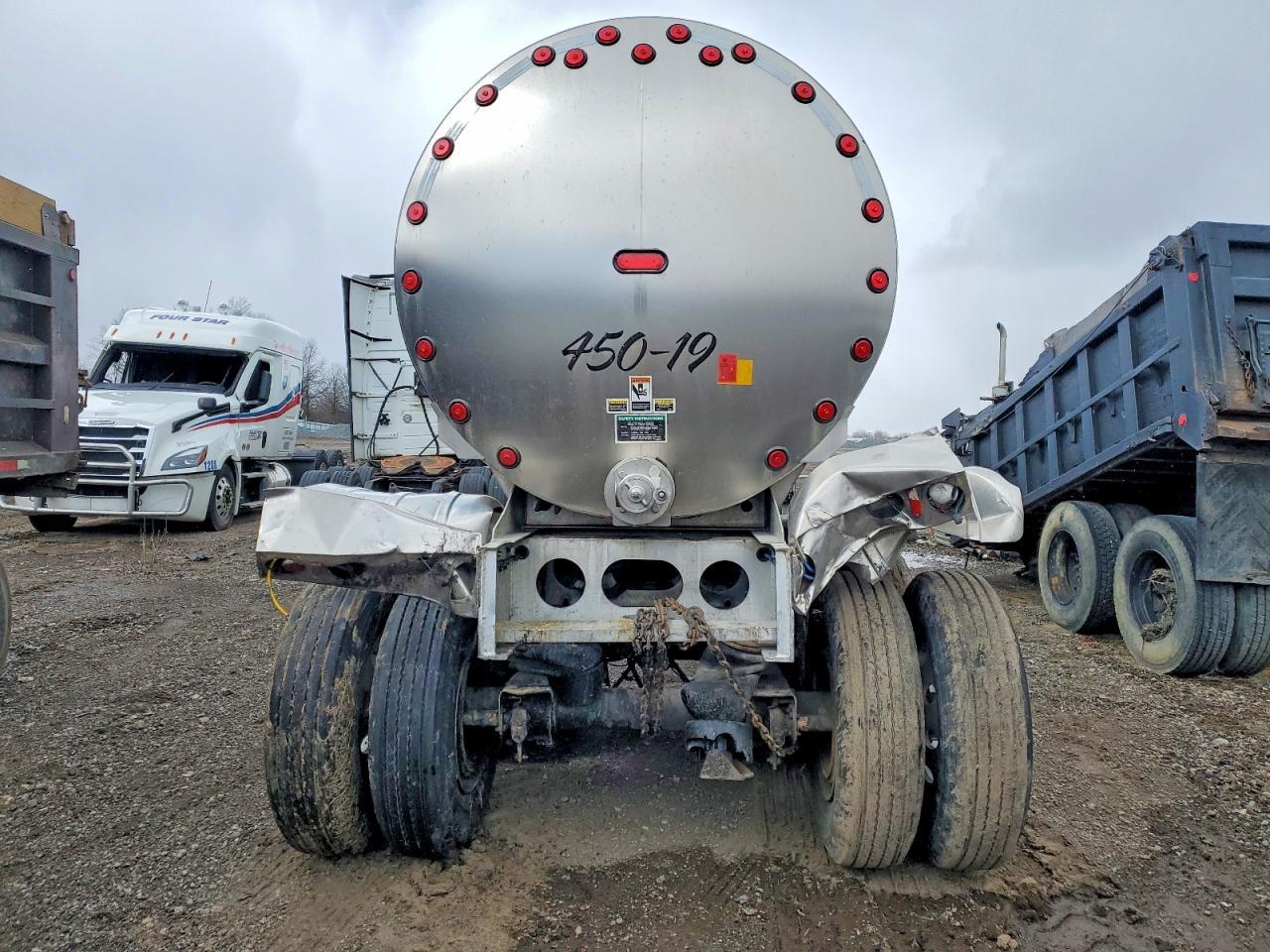 2008 Walker Tank Trailer