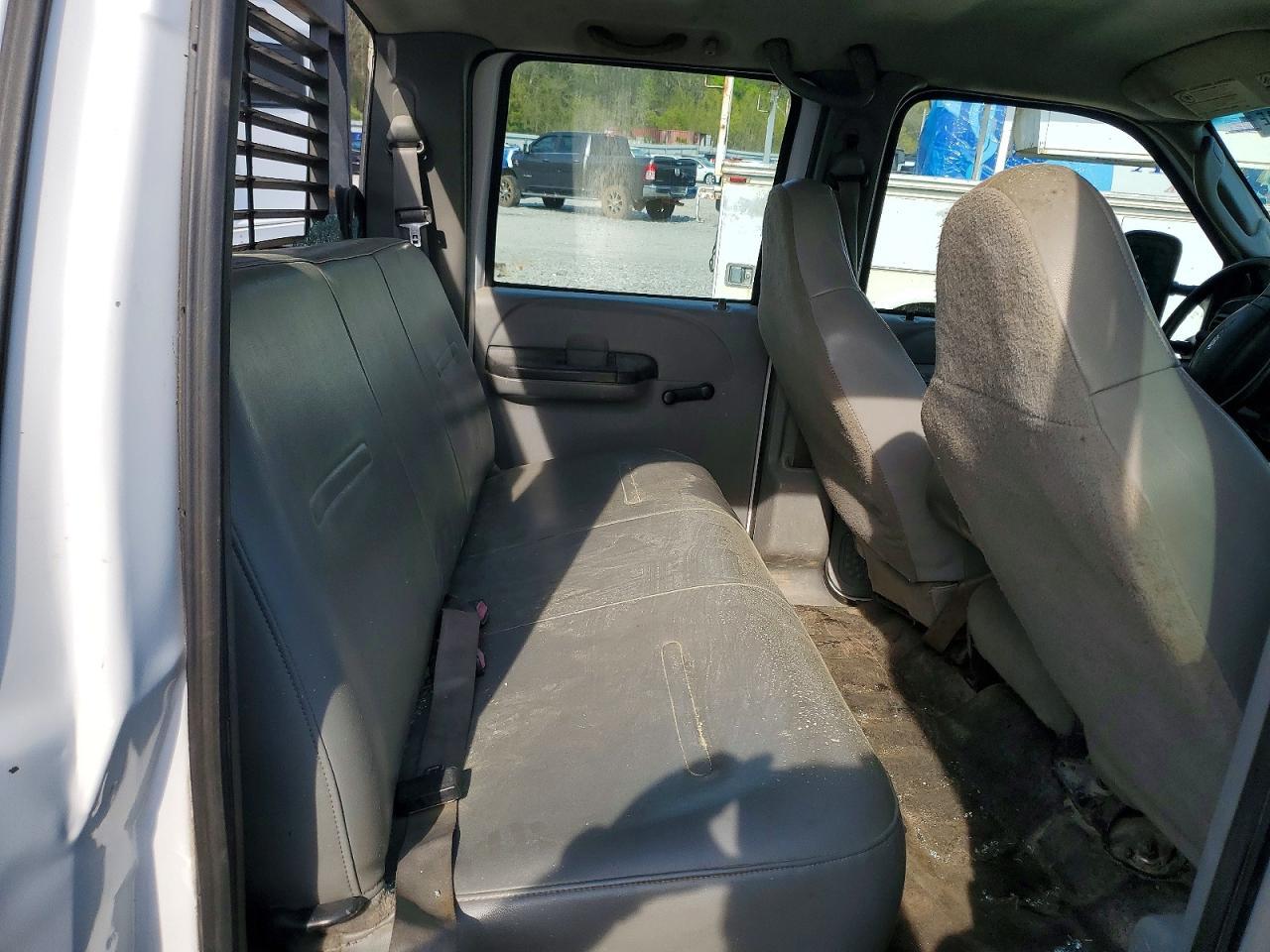 2005 Ford F350 Super Duty Flatbed Truck