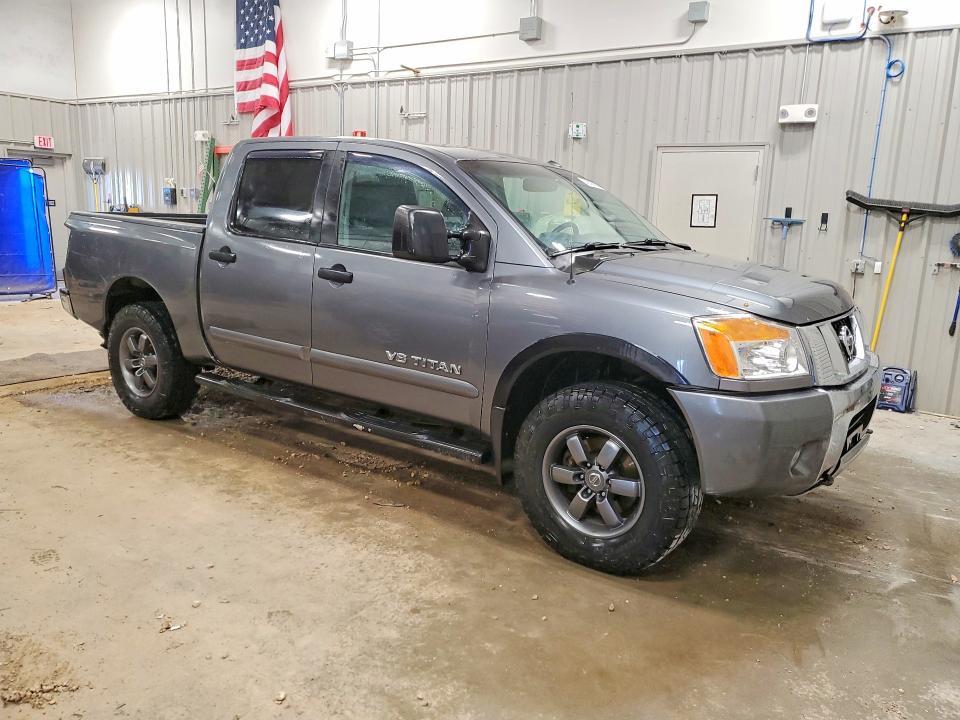 2014 Nissan Titan SV