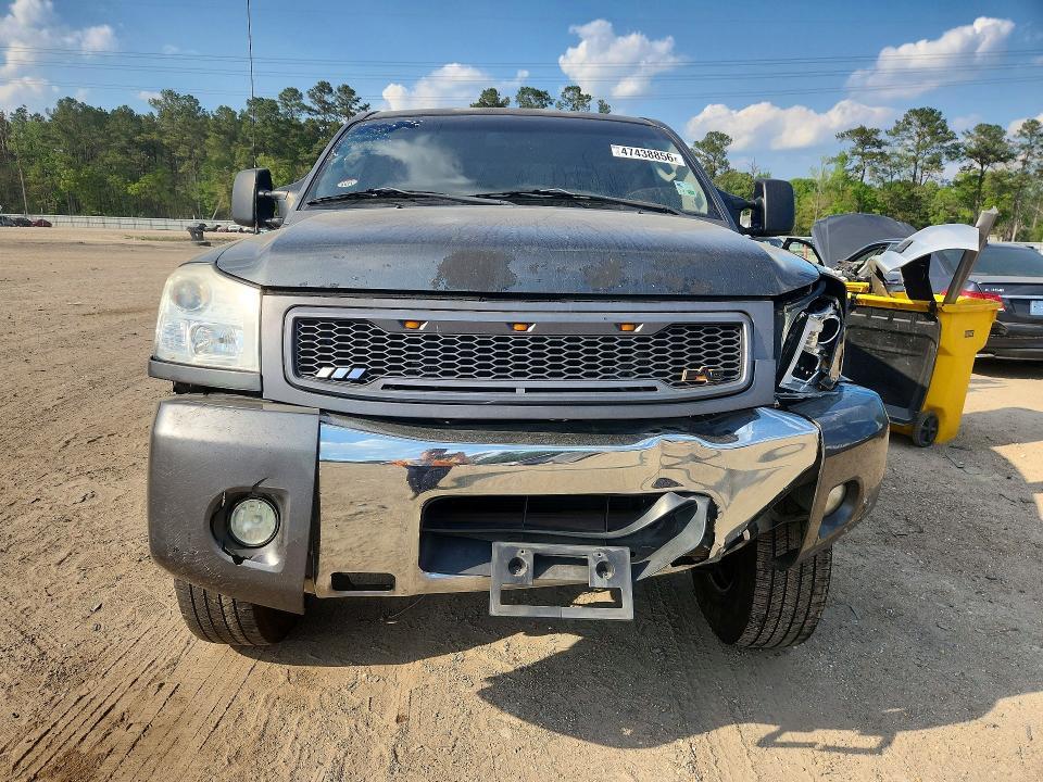 2011 Nissan Titan SV