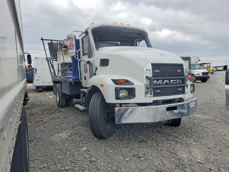 2025 Mack MD Flatbed Truck