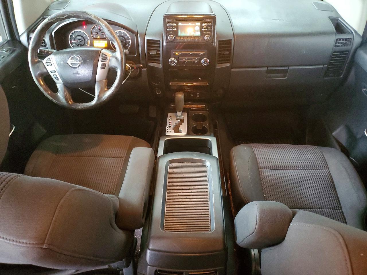 2014 Nissan Titan SV