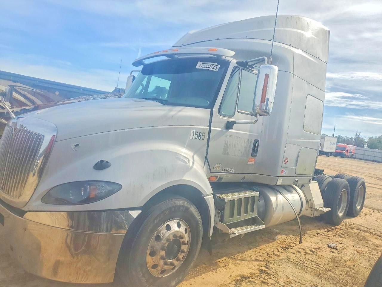 2017 International Prostar Semi Truck