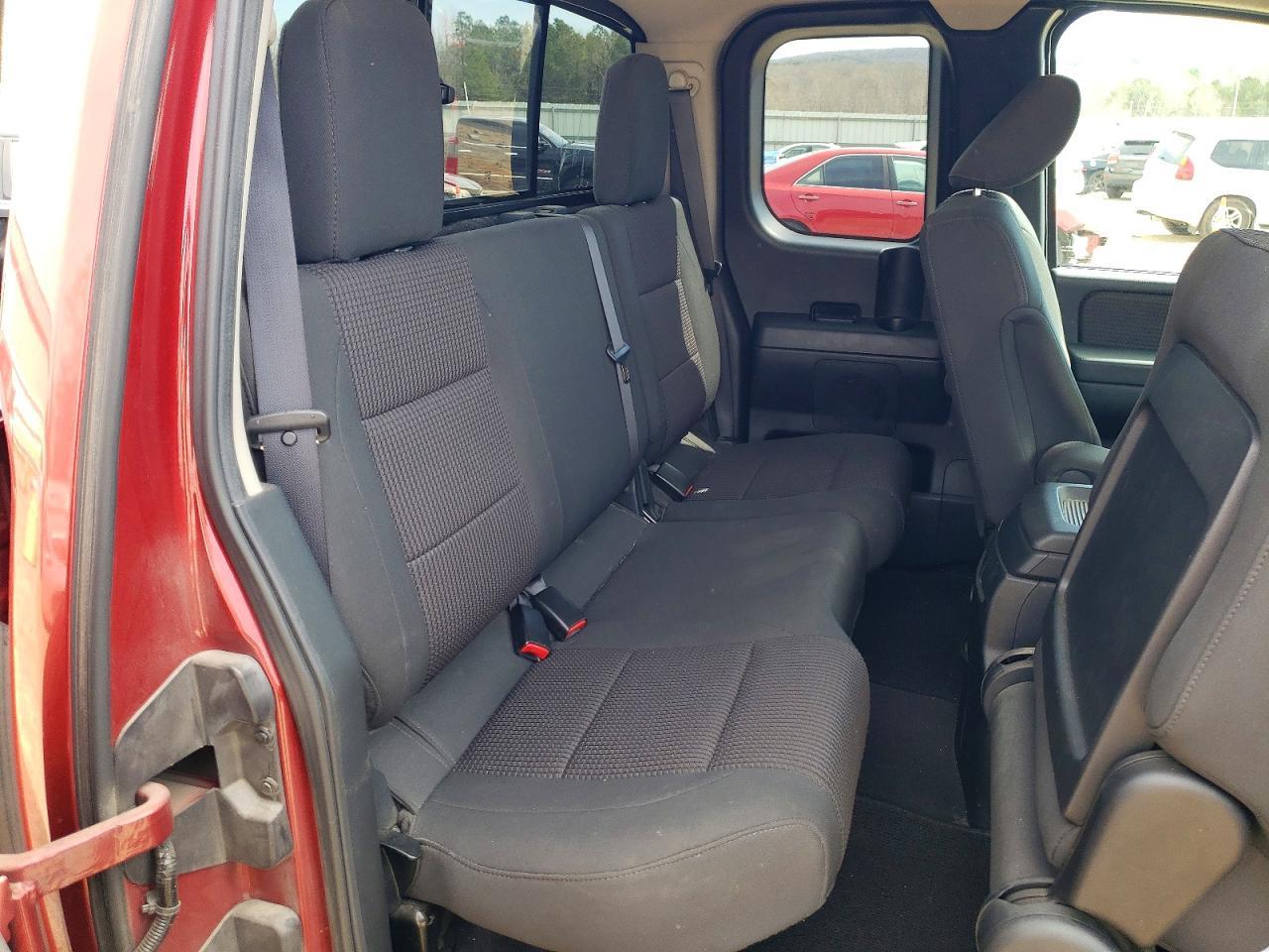 2013 Nissan Titan SV