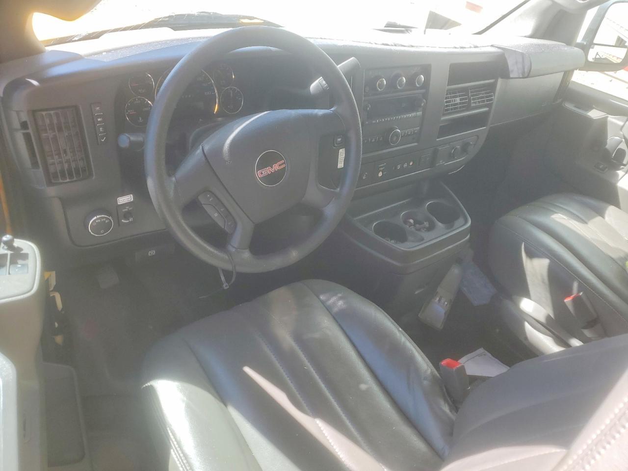 2021 GMC Savana BOX Truck