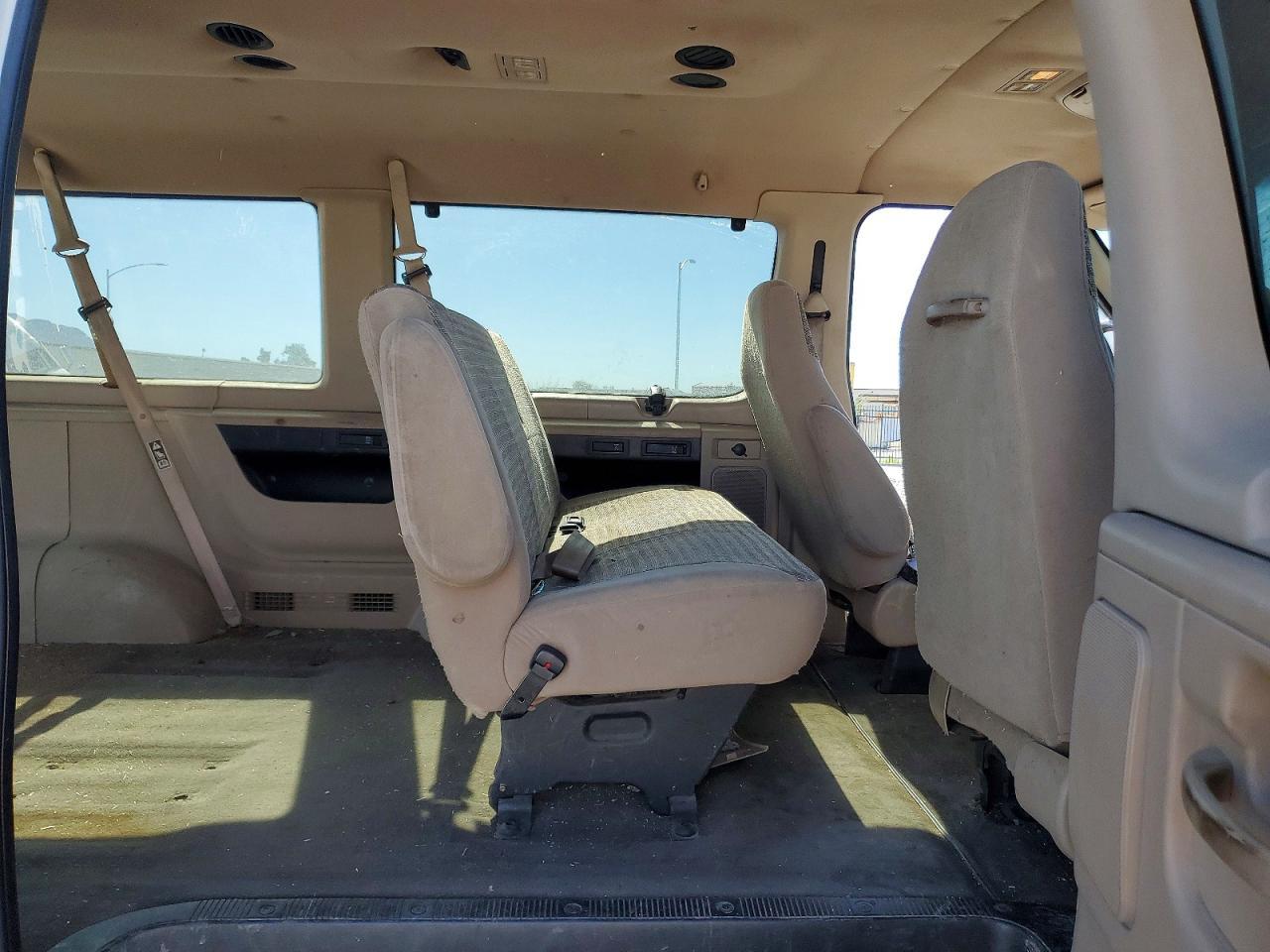 2002 Ford Econoline E350 Super Duty Wagon