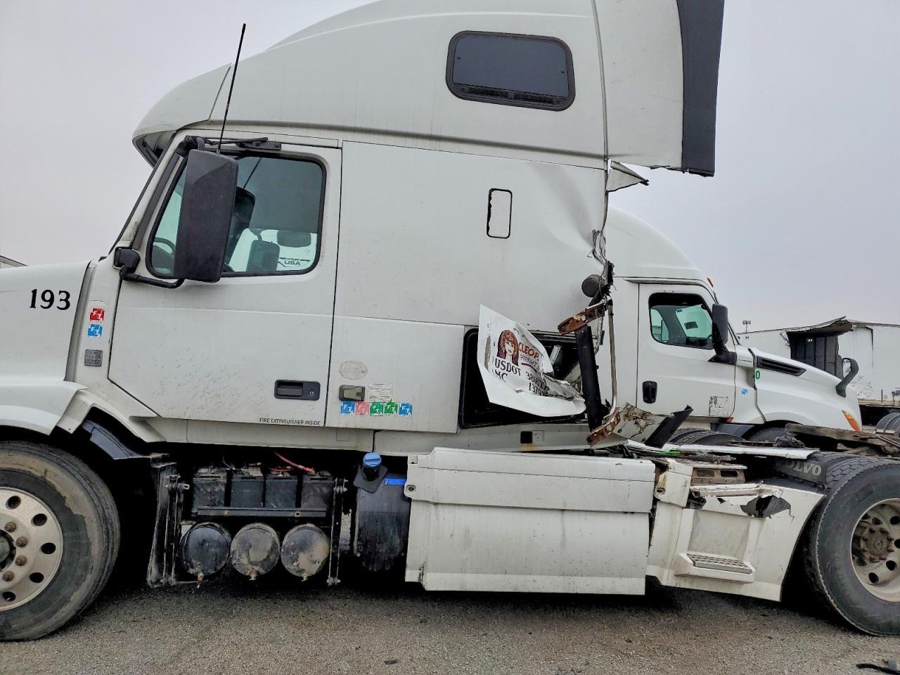 2016 Volvo VNL Semi Truck