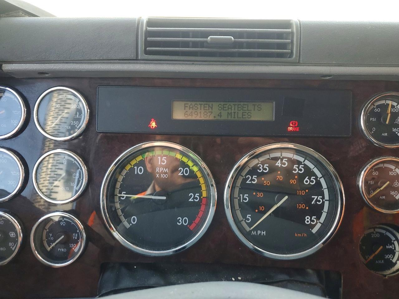 2020 Freightliner Coronado Glider Semi Truck