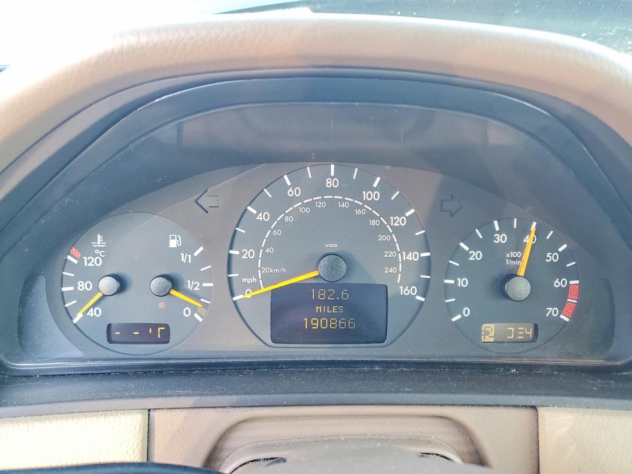 2001 Mercedes-Benz E 320