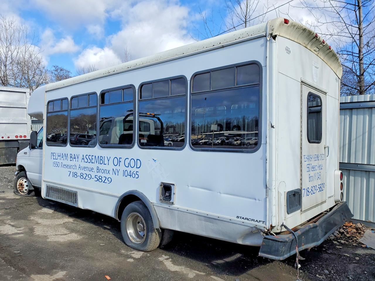 2004 Ford Econoline E450 Super Duty Cutaway Van