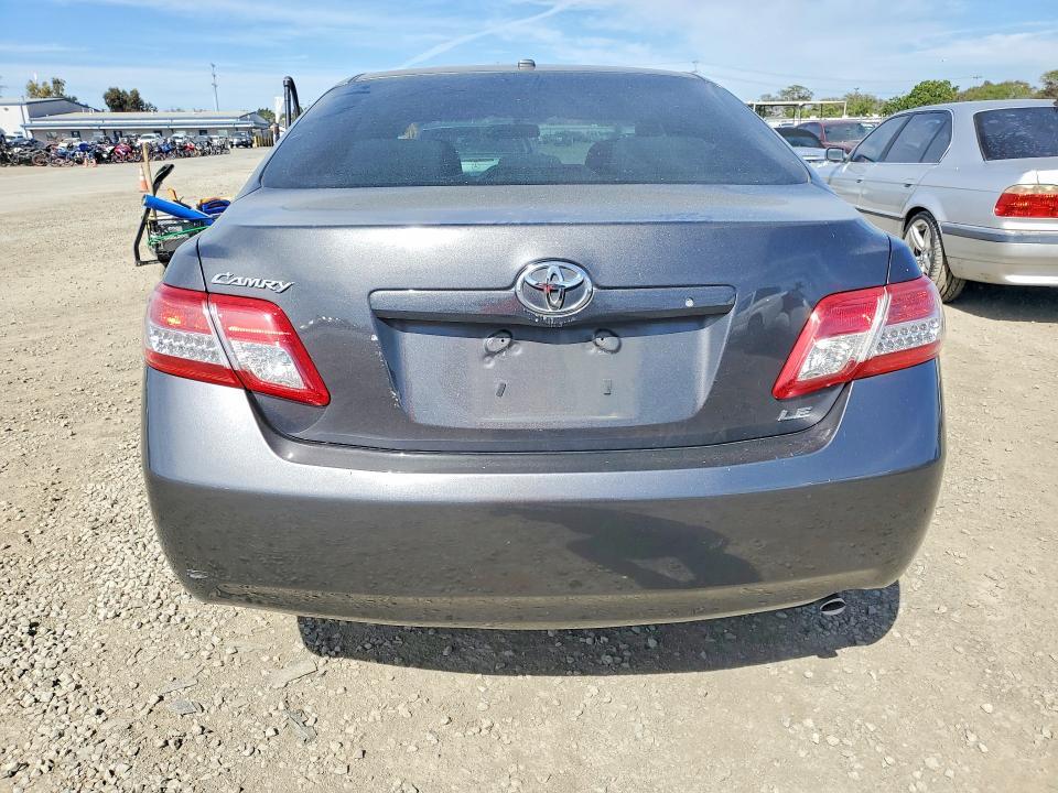 2011 Toyota Camry le