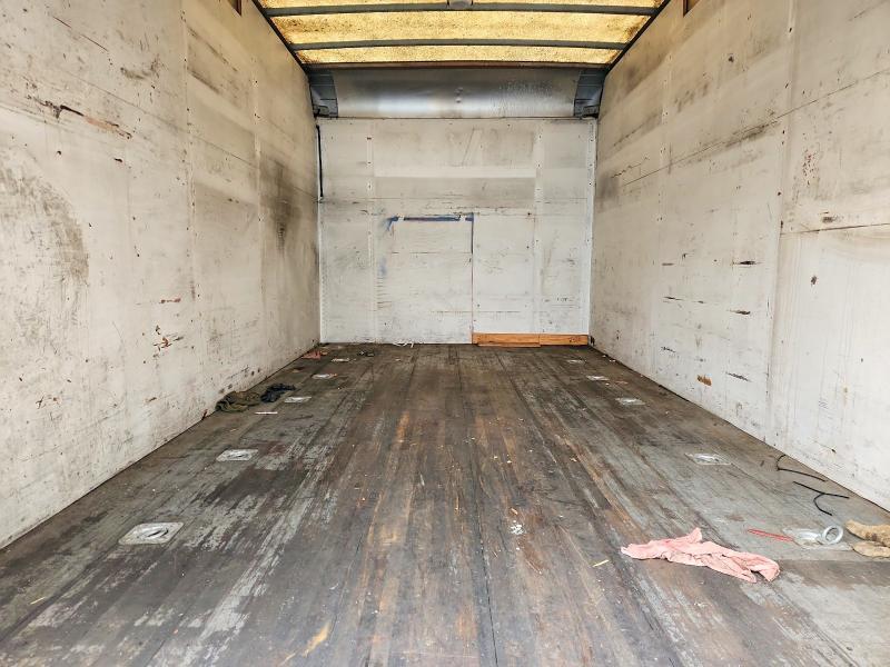 2004 Isuzu NPR BOX Truck