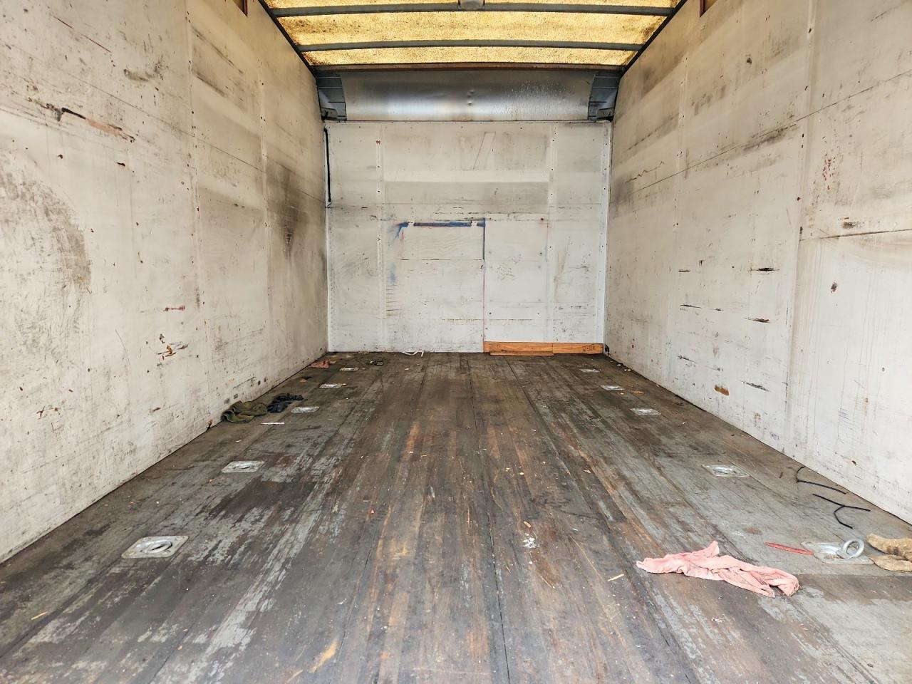 2004 Isuzu NPR BOX Truck