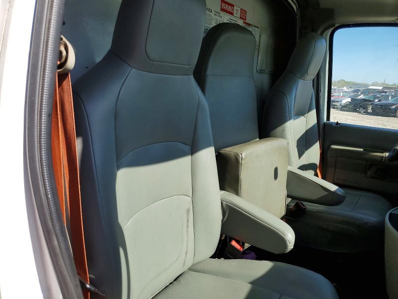 2015 Ford Econoline E350 Super Duty Cutaway Van