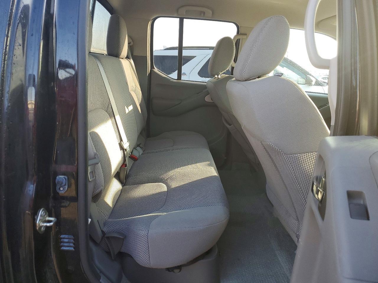 2017 Nissan Frontier SV