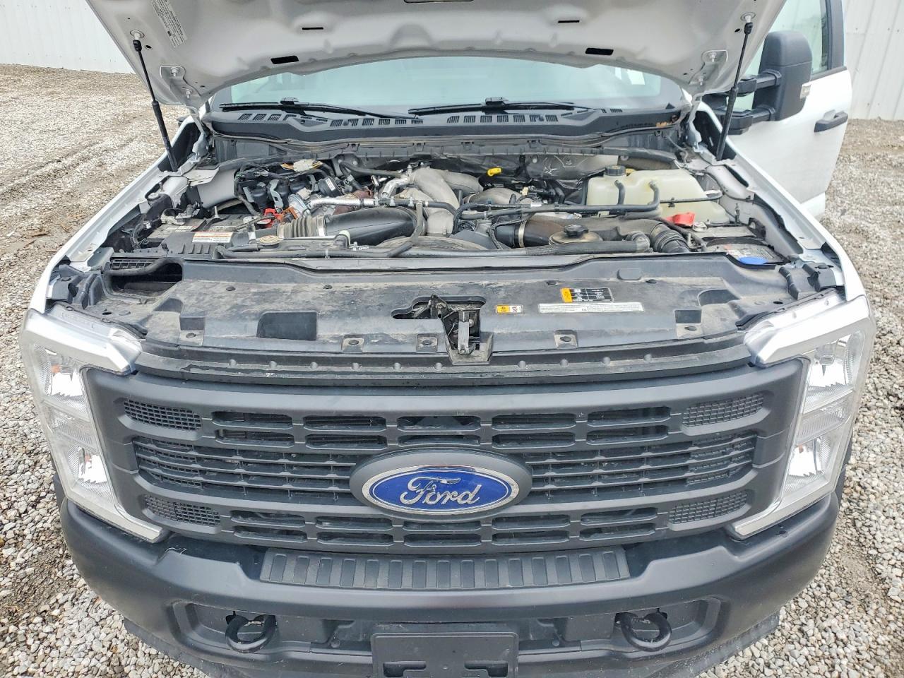2025 Ford F450 Super Duty Flatbed Truck