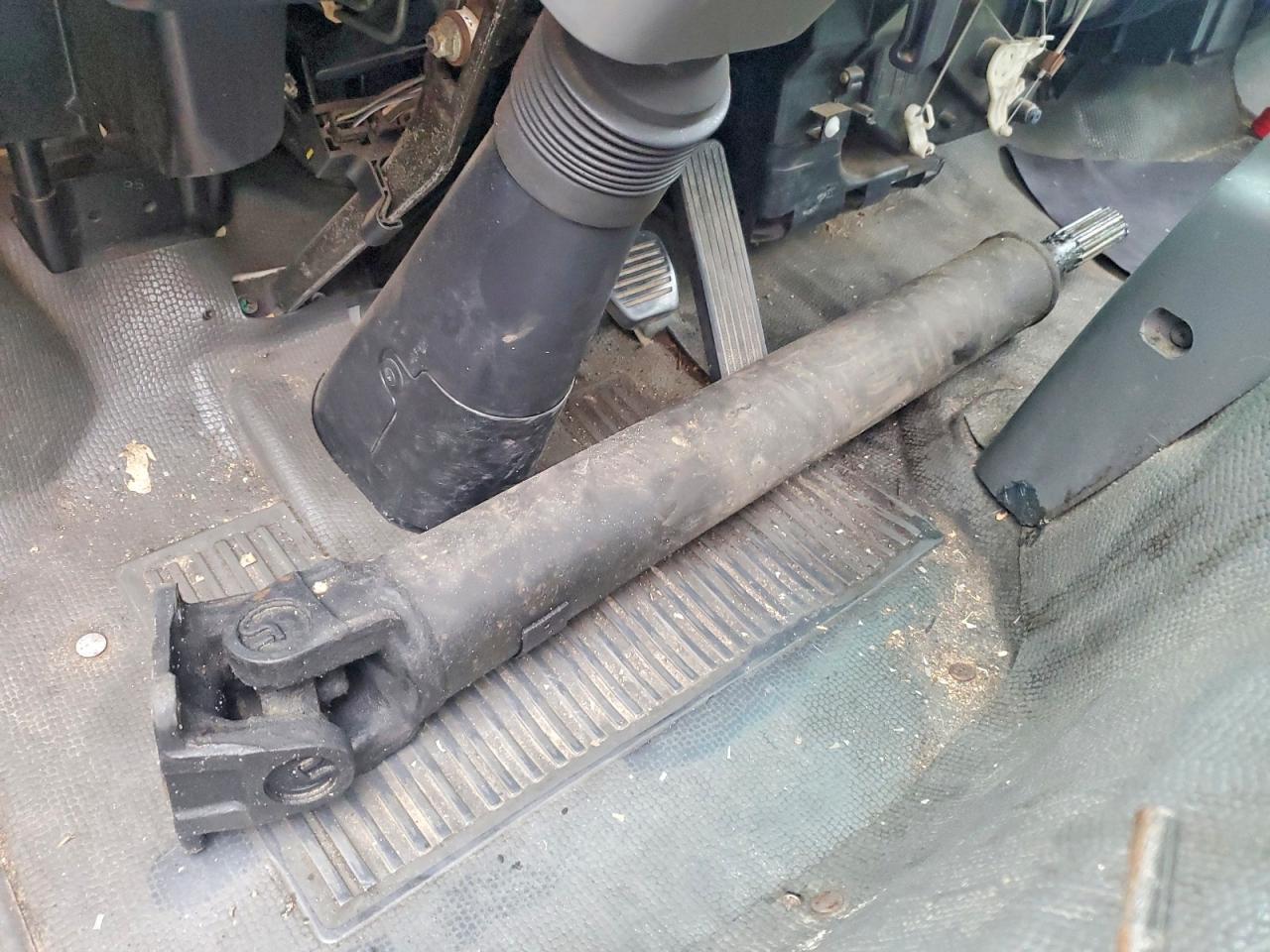 2001 Chevrolet Tilt Master W35042