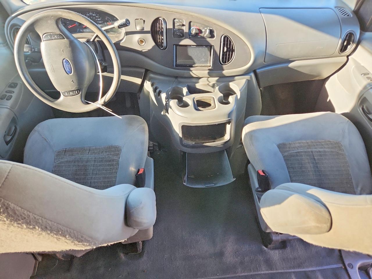 2005 Ford Econoline E350 Super Duty Wagon