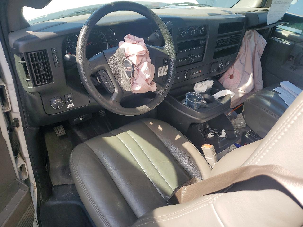 2022 GMC Savana BOX Truck