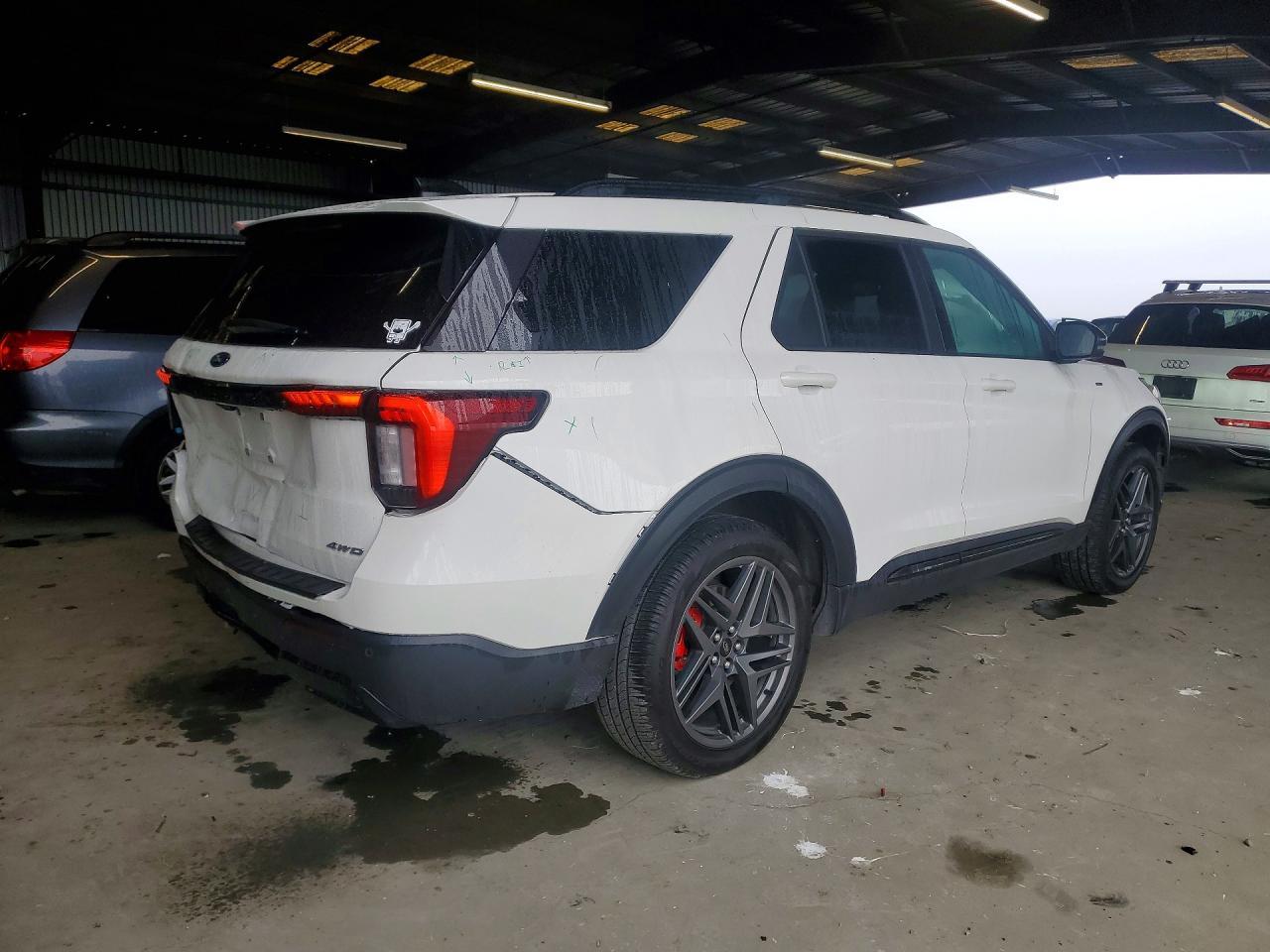 2025 Ford Explorer St-line