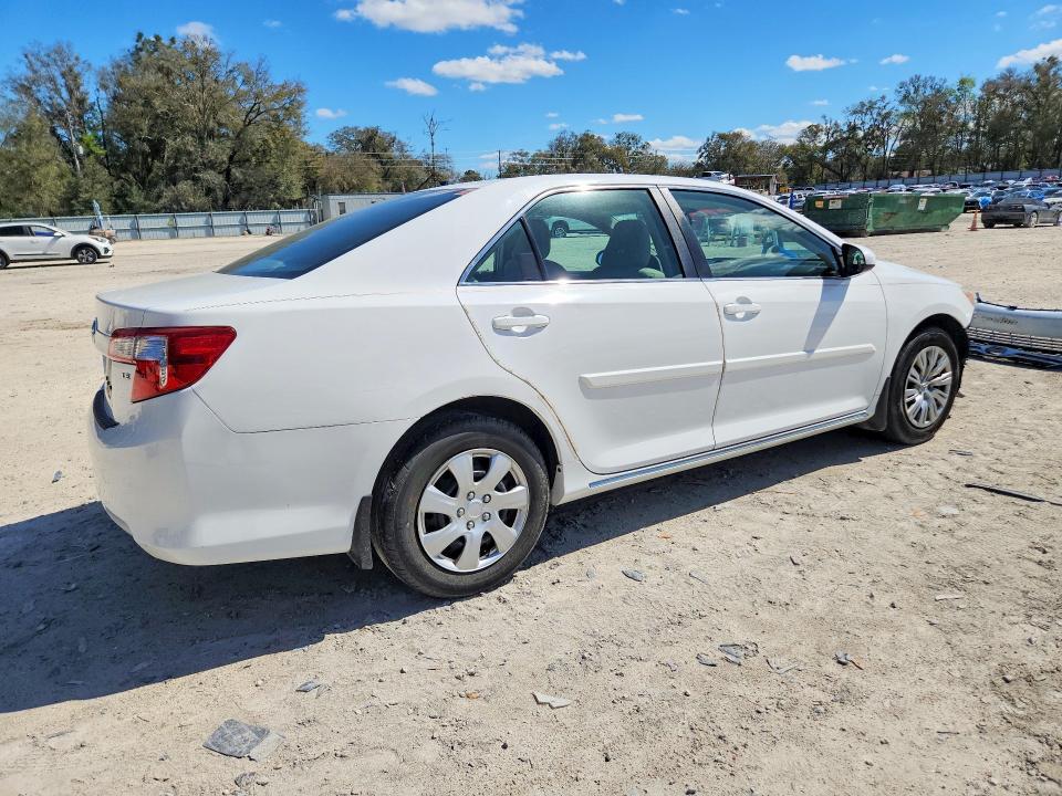 2014 Toyota Camry le