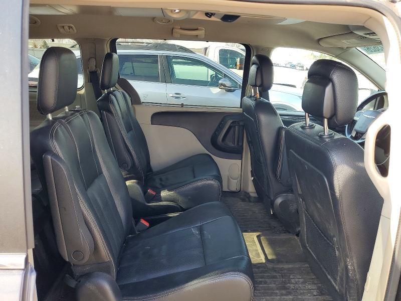 2015 Chrysler Town & Country Touring l