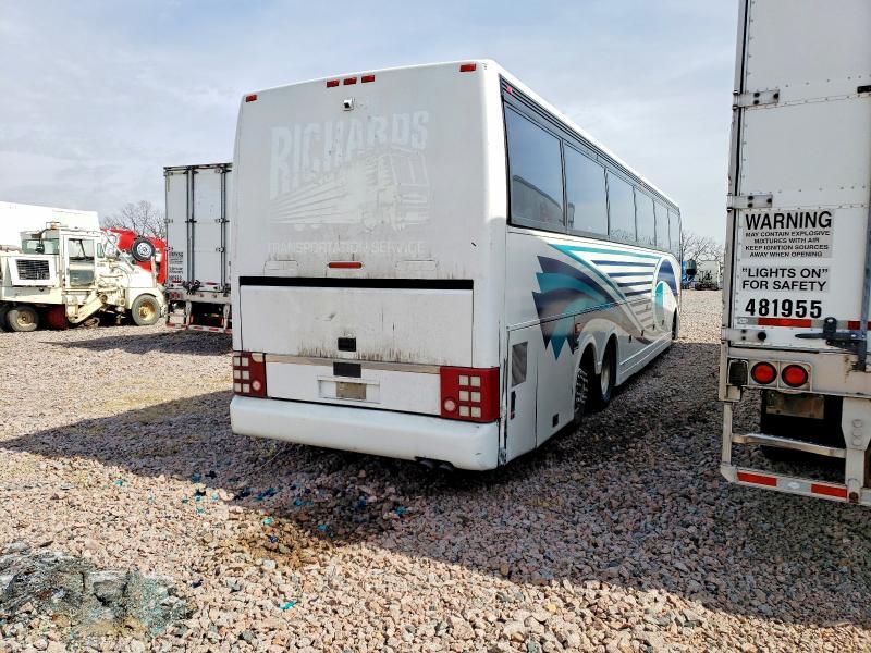 2003 Vnhl T2100-Coach Bus