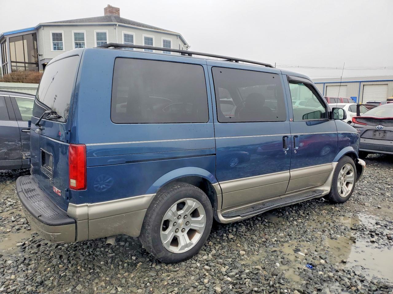 2005 GMC Safari XT