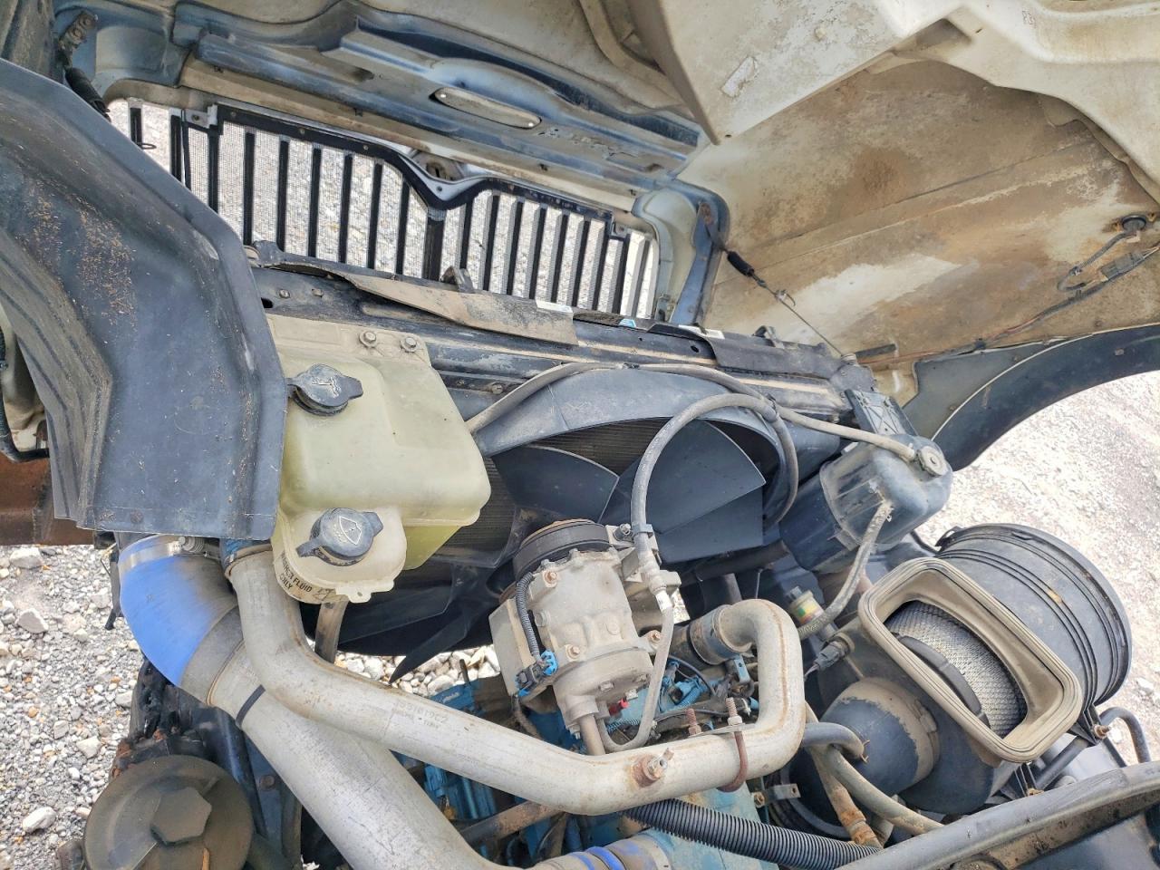 2005 International 2005 Intl 7400 6X4-Bucket Truck