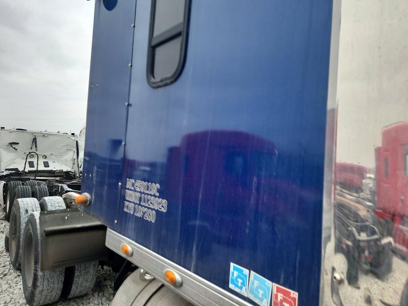 2020 Freightliner Coronado Semi Truck