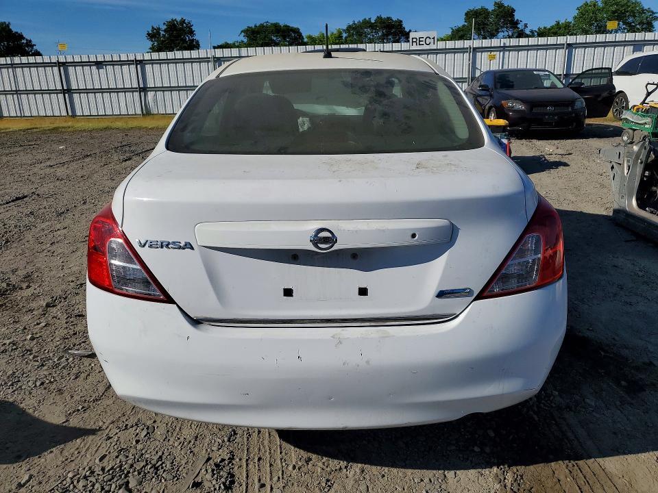 2012 Nissan Versa 1.6 s