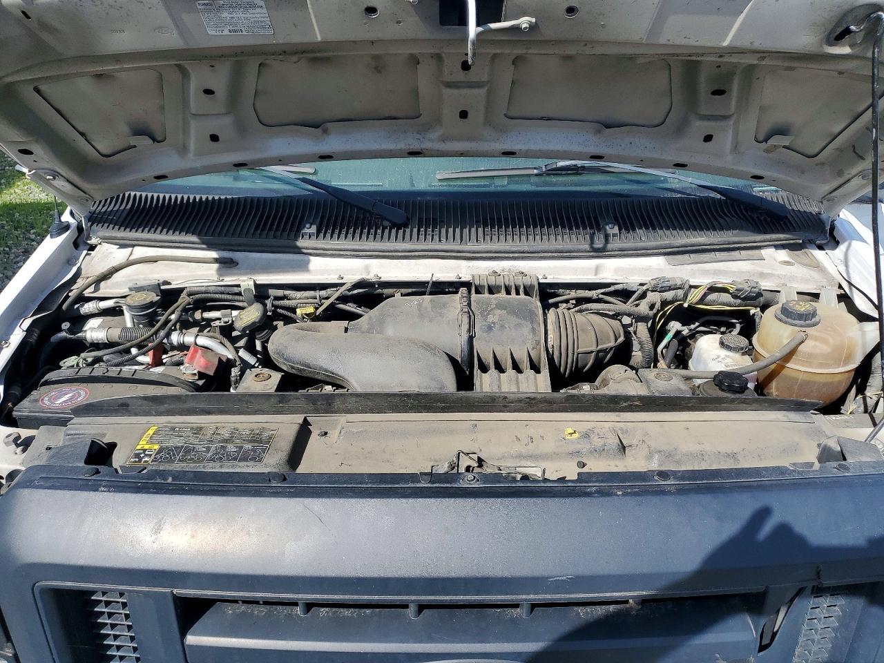 2014 Ford Econoline E450 Super Duty Cutaway Van