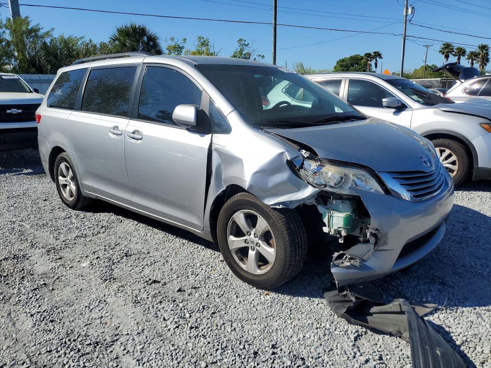 2016 Toyota Sienna le 8-passenger