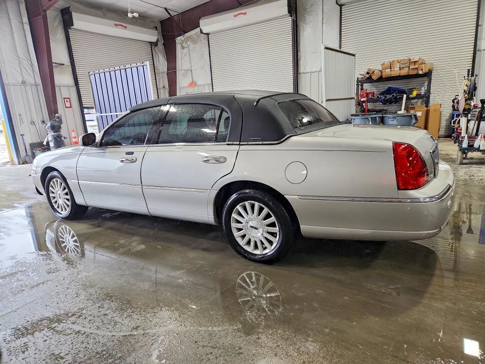 2004 Lincoln Town car Executive