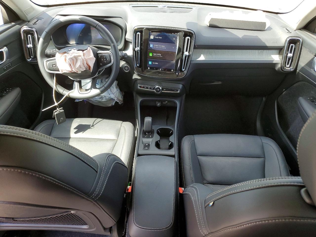 2025 Volvo Xc40 Core